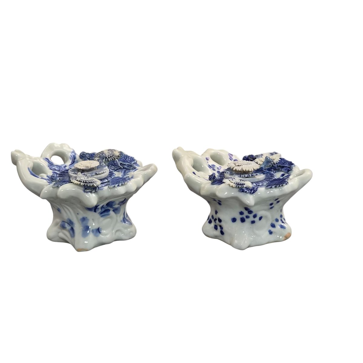 Japanese Hirado Porcelain Chrysanthemum Inkwells, Pair, C.1850-1880-photo-3