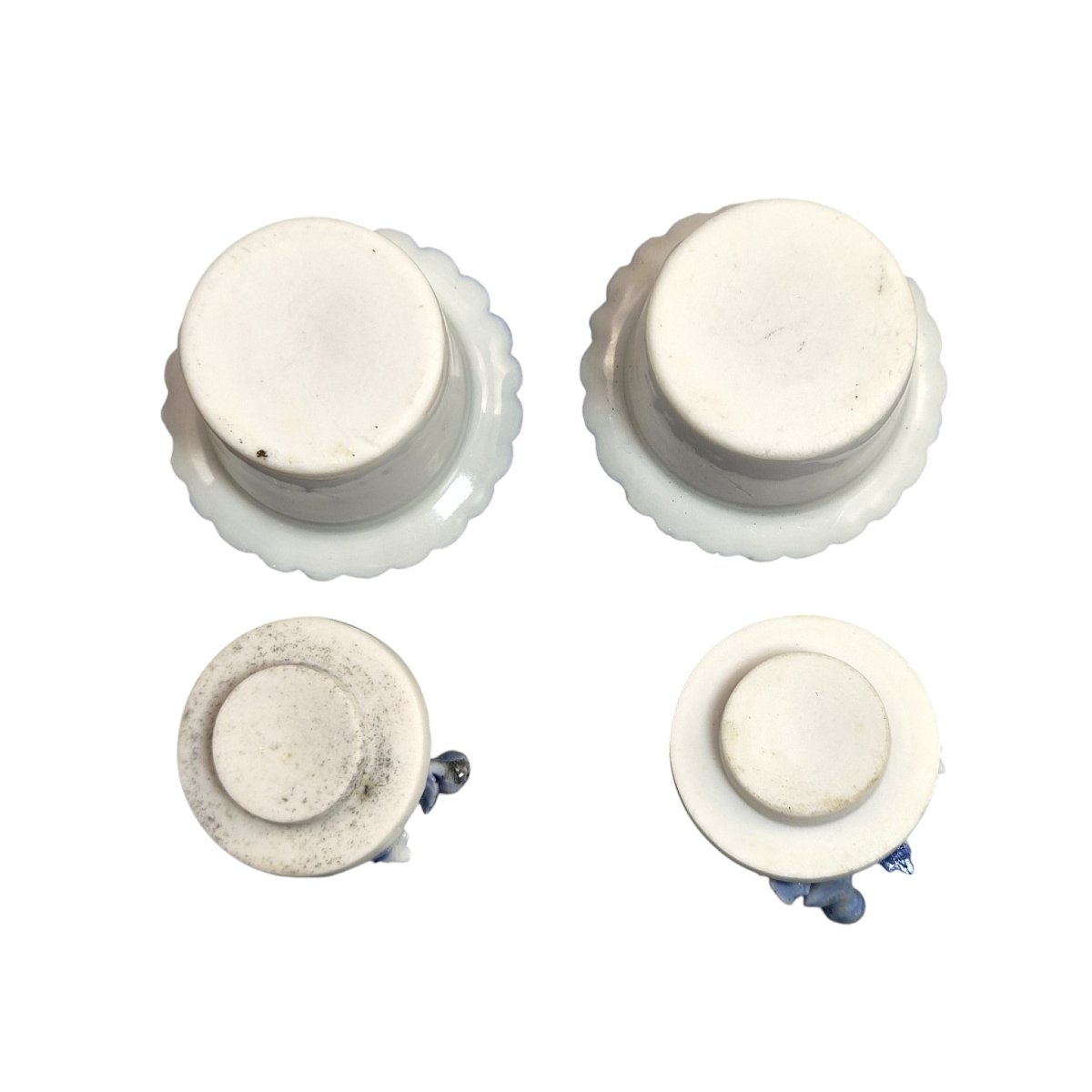 Japanese Hirado Porcelain Chrysanthemum Inkwells, Pair, C.1850-1880-photo-5