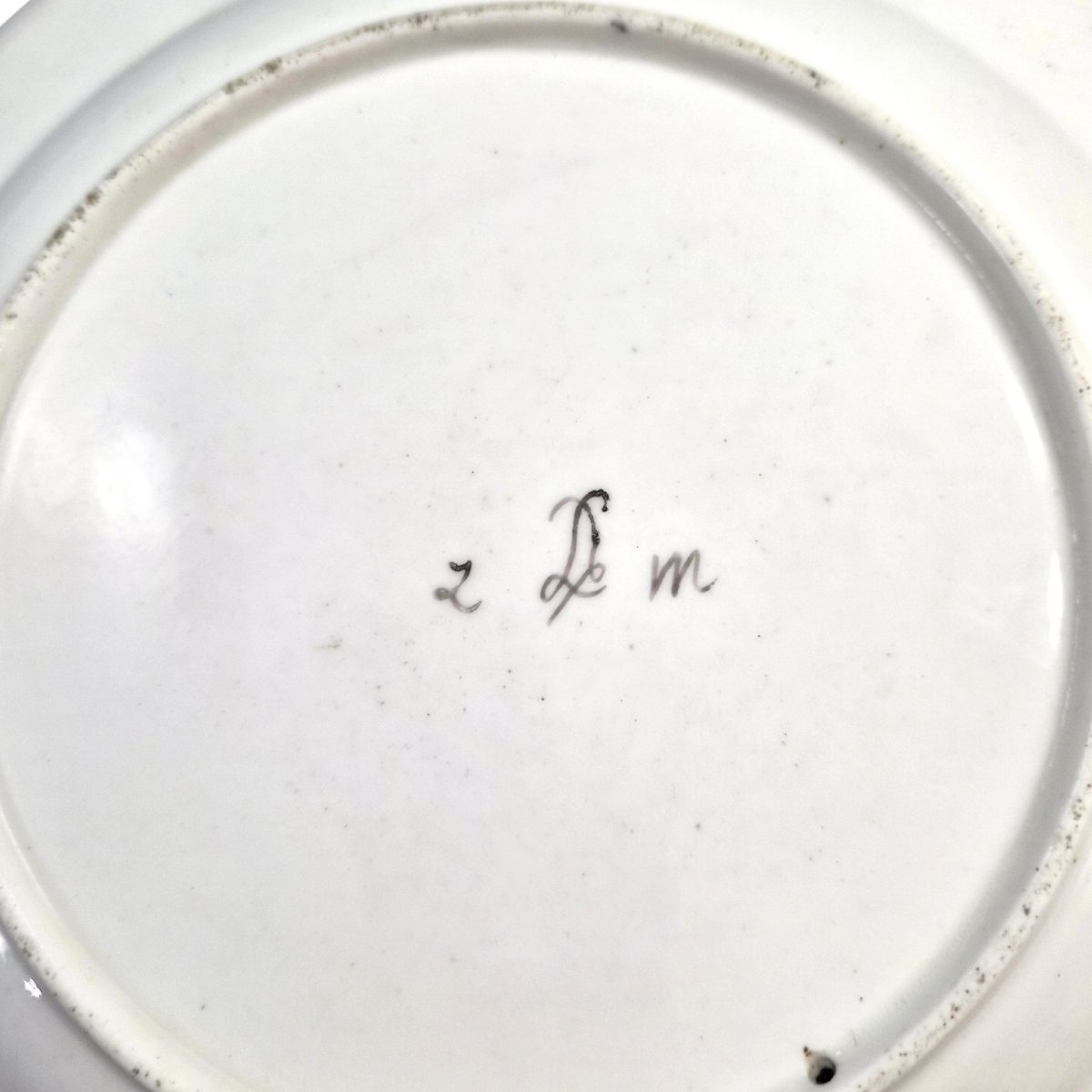 Assiette en porcelaine tendre de Sèvres peinte par Ambroise Michel, 1777-photo-1