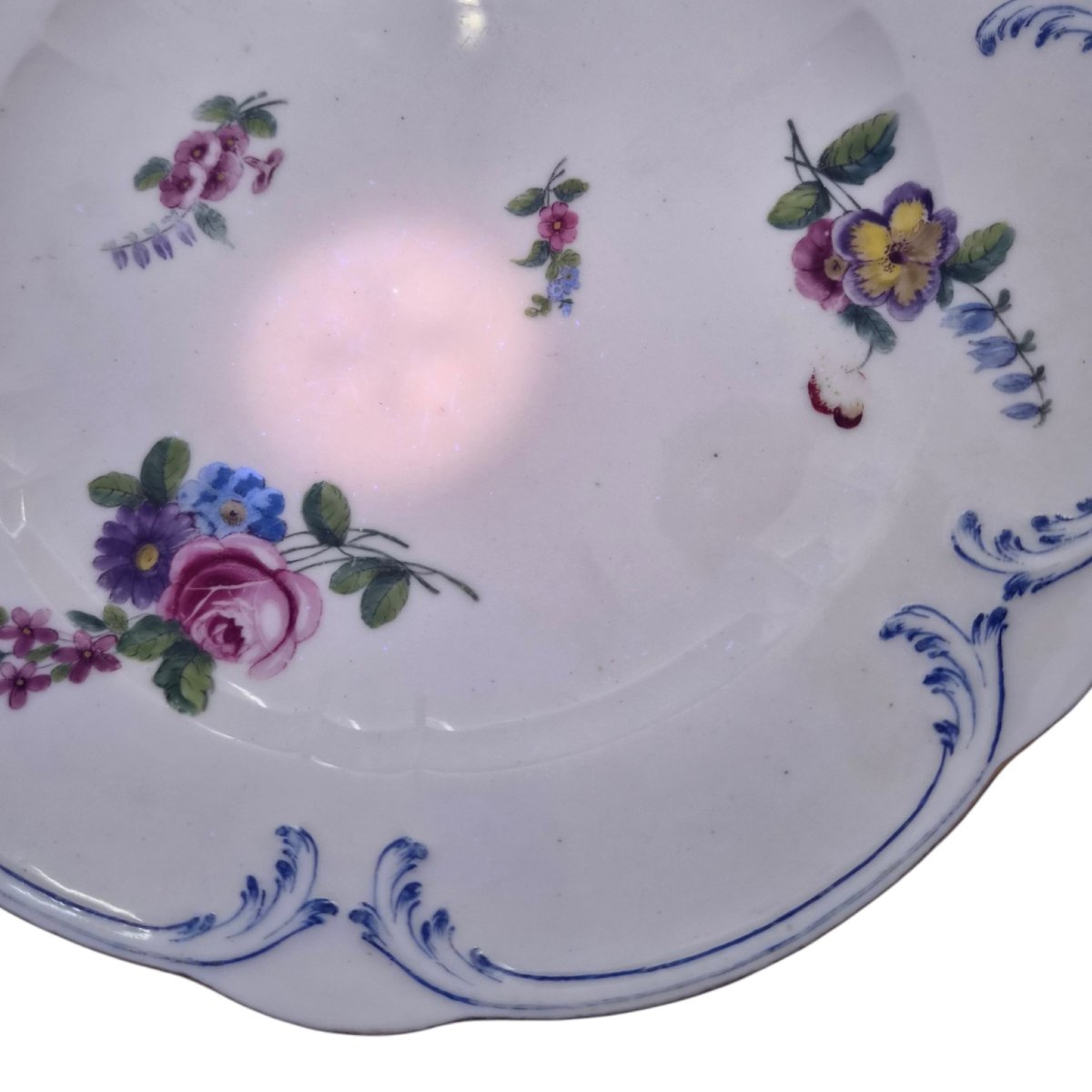 Assiette en porcelaine tendre de Sèvres peinte par Ambroise Michel, 1777-photo-4
