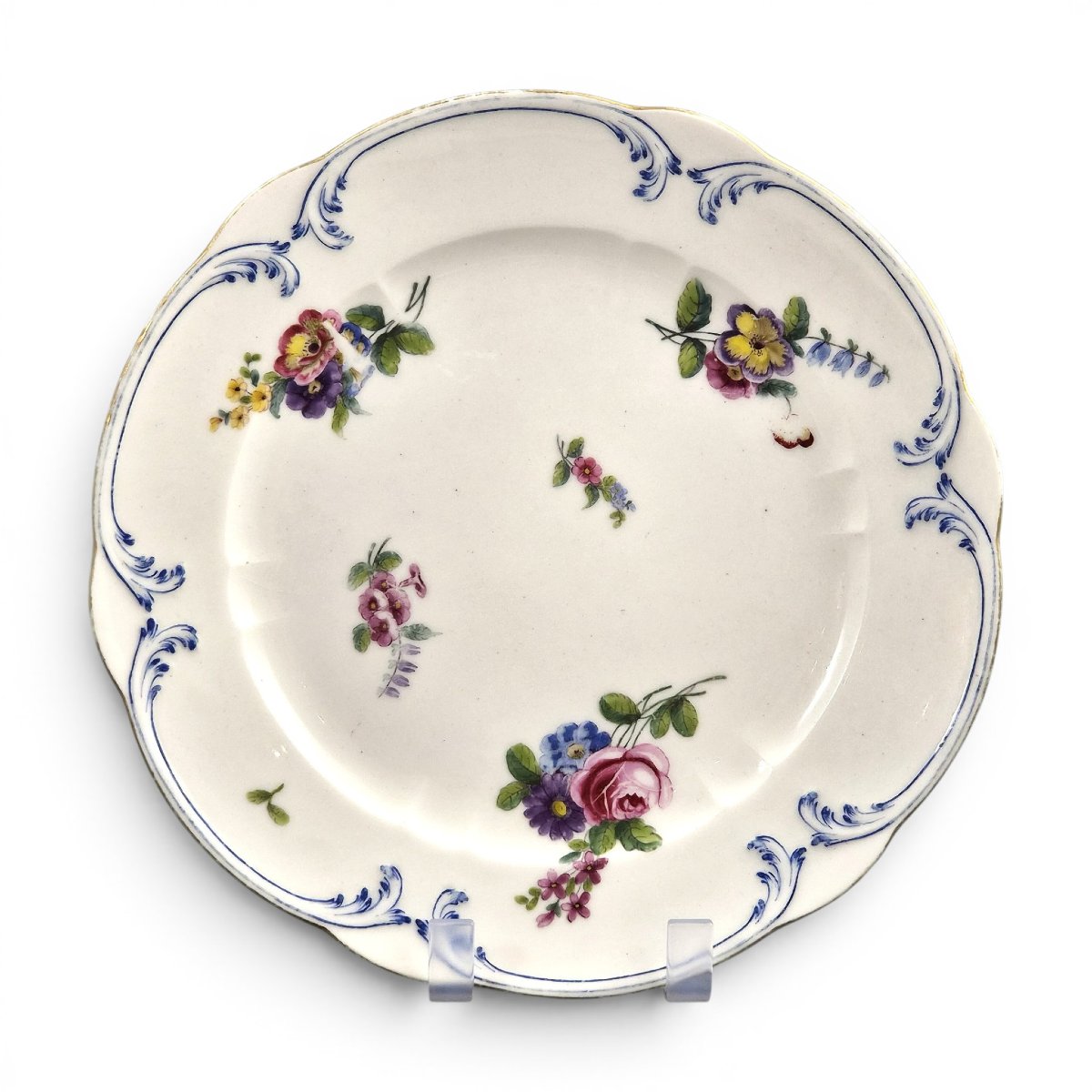 Assiette en porcelaine tendre de Sèvres peinte par Ambroise Michel, 1777
