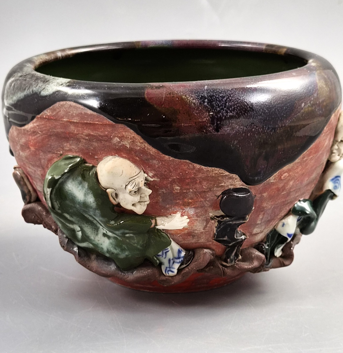 Japanese Sumida Gawa Bowl Signed Inoue Ryōsai, Figures in Relief, Meiji–Taishō c.1900-photo-5