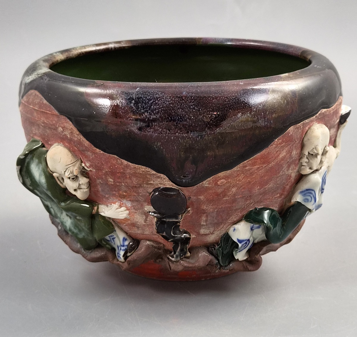 Japanese Sumida Gawa Bowl Signed Inoue Ryōsai, Figures in Relief, Meiji–Taishō c.1900-photo-6
