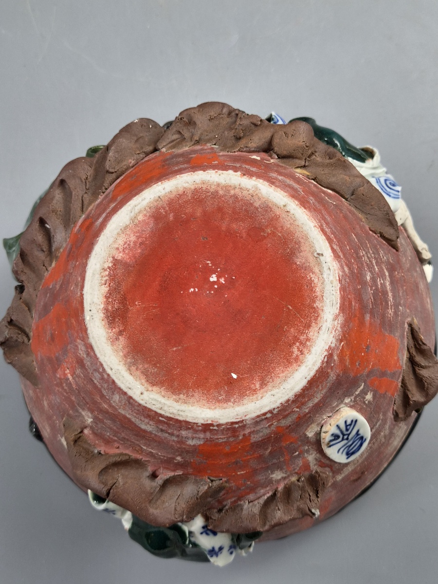 Japanese Sumida Gawa Bowl Signed Inoue Ryōsai, Figures in Relief, Meiji–Taishō c.1900-photo-8