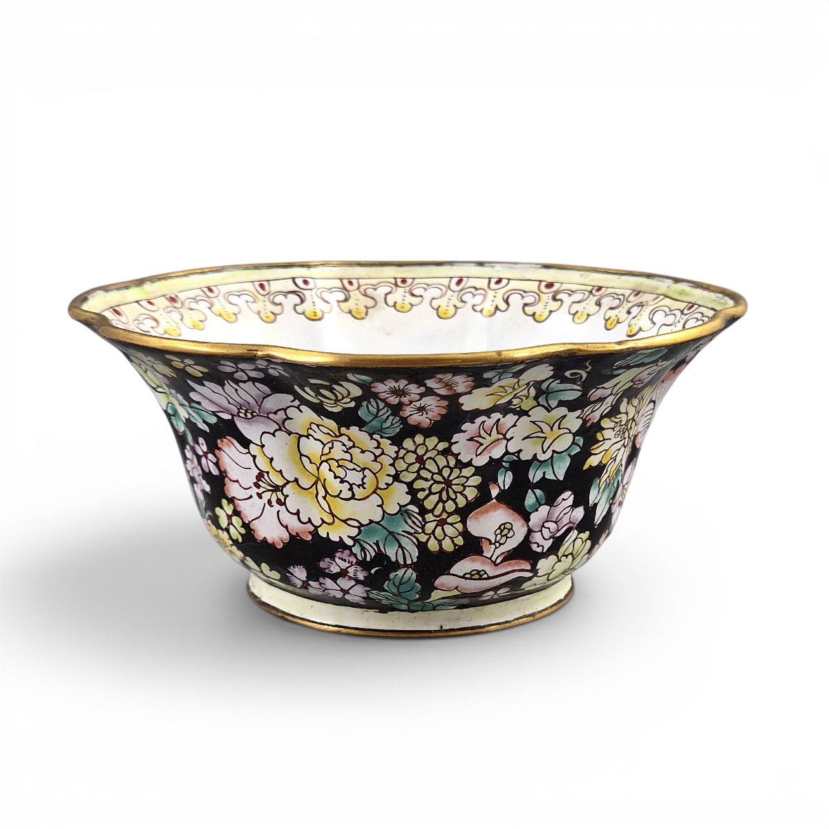 Coupe En Émail Peint De Canton Sur Cuivre Famille Noire, Vers 1885-1905