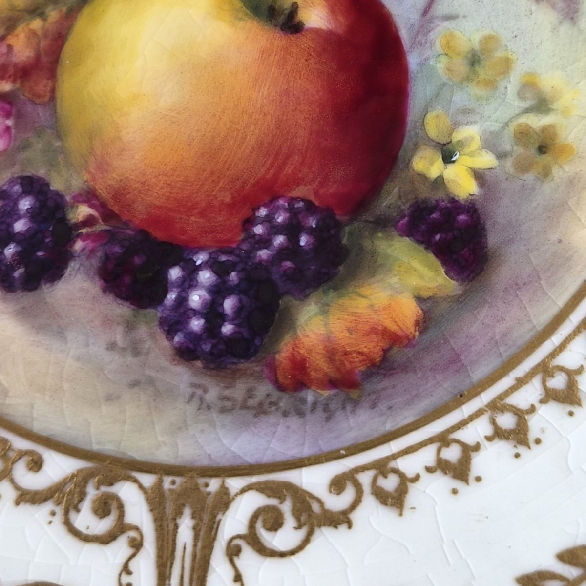 Assiette de cabinet Royal Worcester « Painted Fruit » signée Richard Sebright, 1935-photo-3