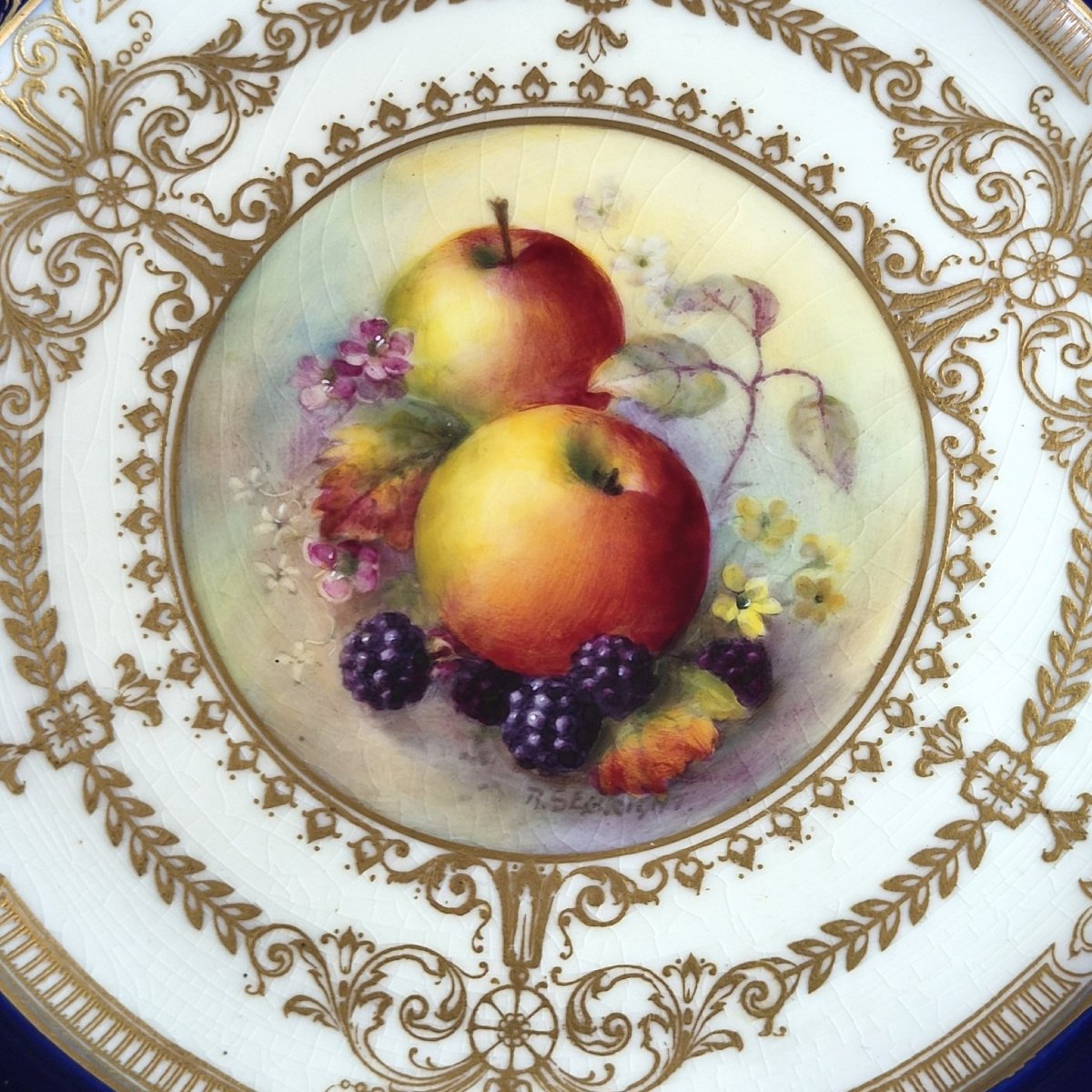Assiette de cabinet Royal Worcester « Painted Fruit » signée Richard Sebright, 1935-photo-4
