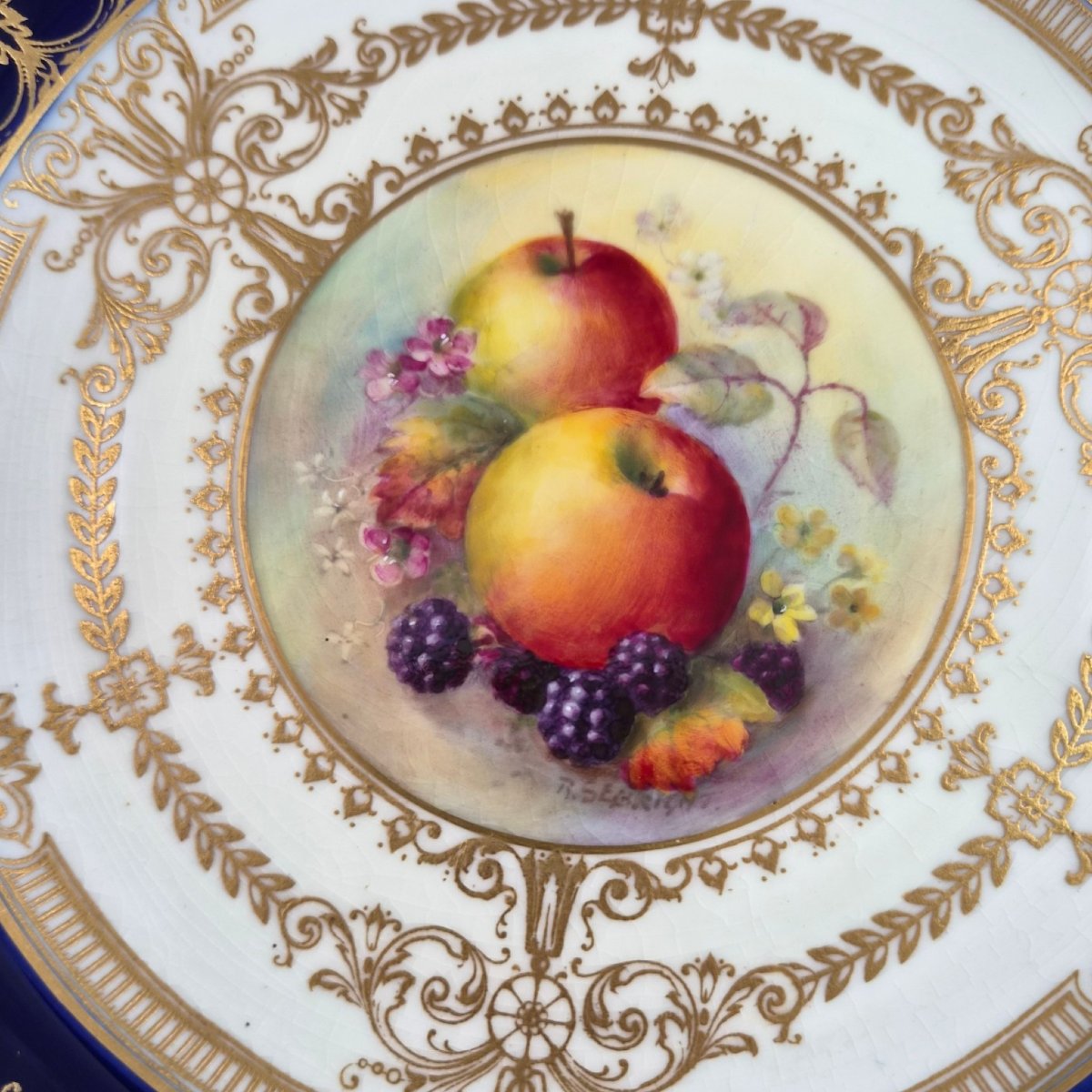 Assiette de cabinet Royal Worcester « Painted Fruit » signée Richard Sebright, 1935-photo-5