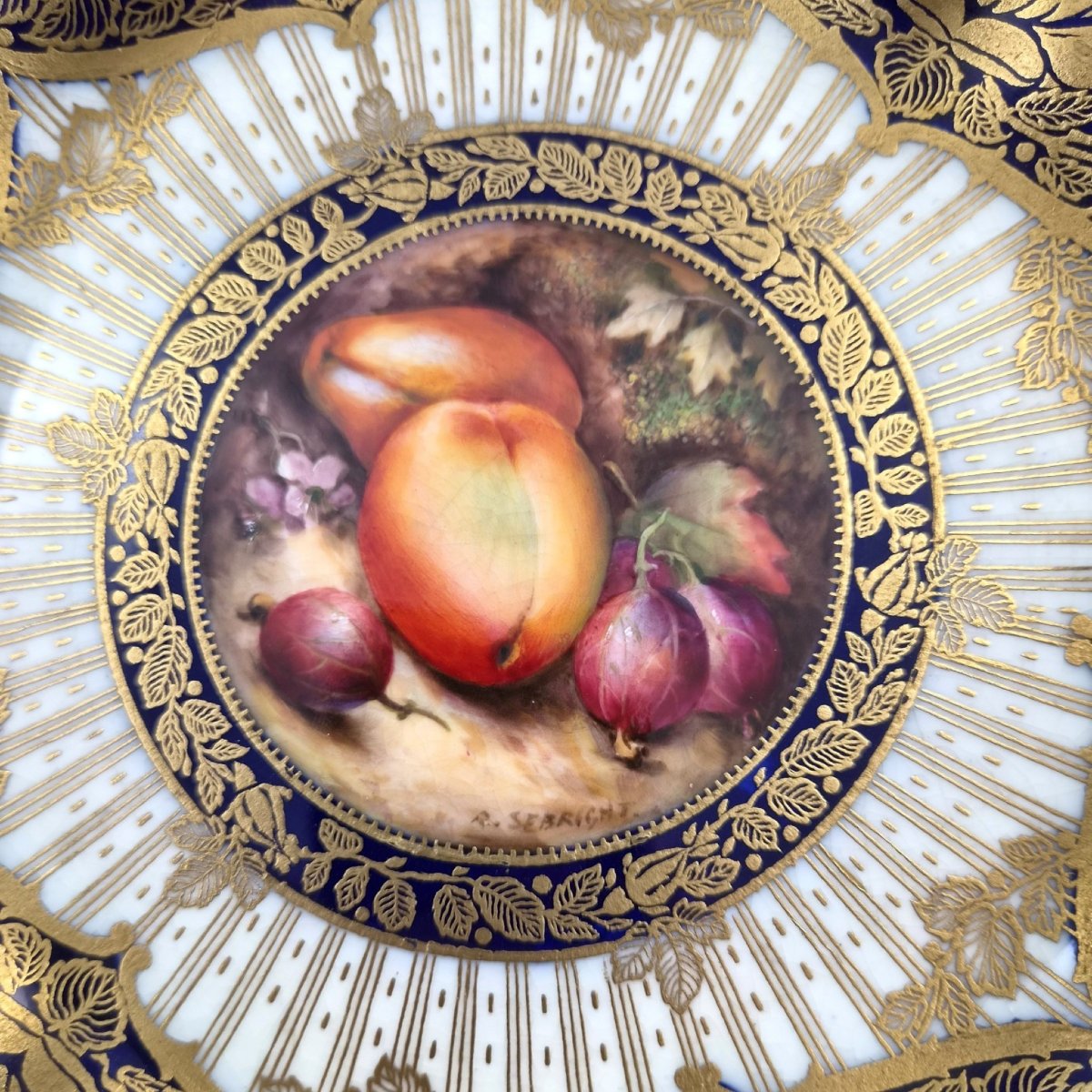 Assiette de cabinet Royal Worcester « Painted Fruit » signée Richard Sebright, 1923-photo-2
