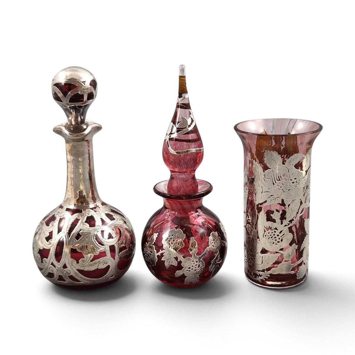 Ensemble de toilette Laugharne Glass en verre rubis avec application en argent sterling poinçon