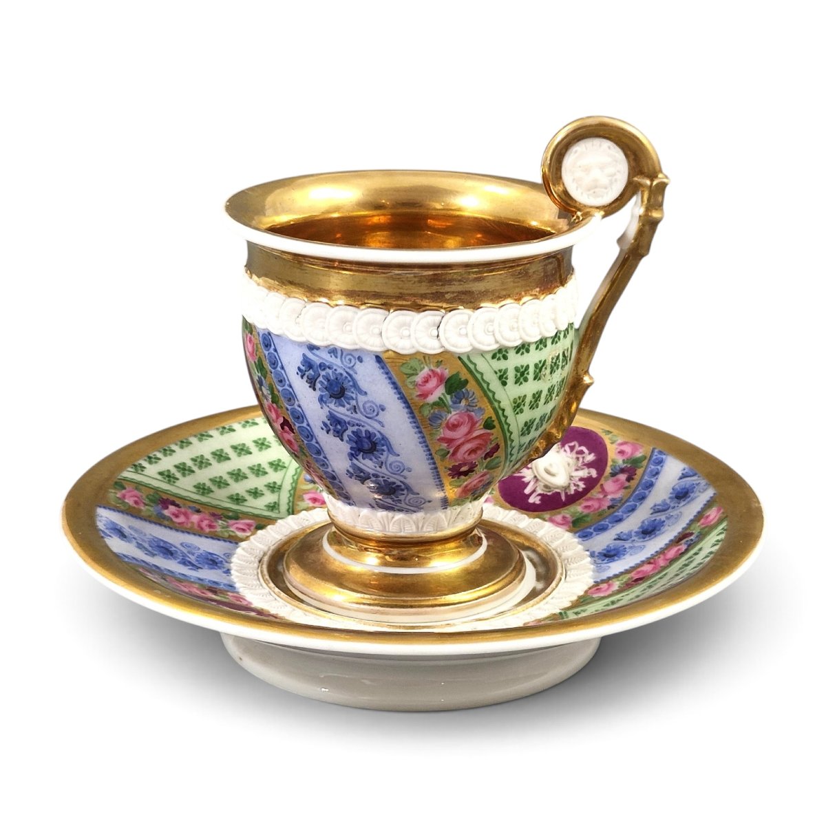 Tasse litron et soucoupe en porcelaine de Vieux Paris à tête de lion, vers 1820