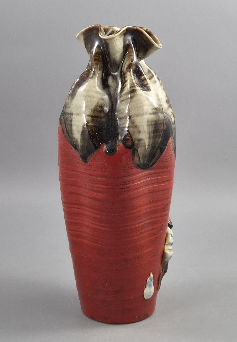 Grand vase japonais Sumida Gawa signé Ryōsai, personnages grimpants, Meiji–Taishō vers 1900-photo-4