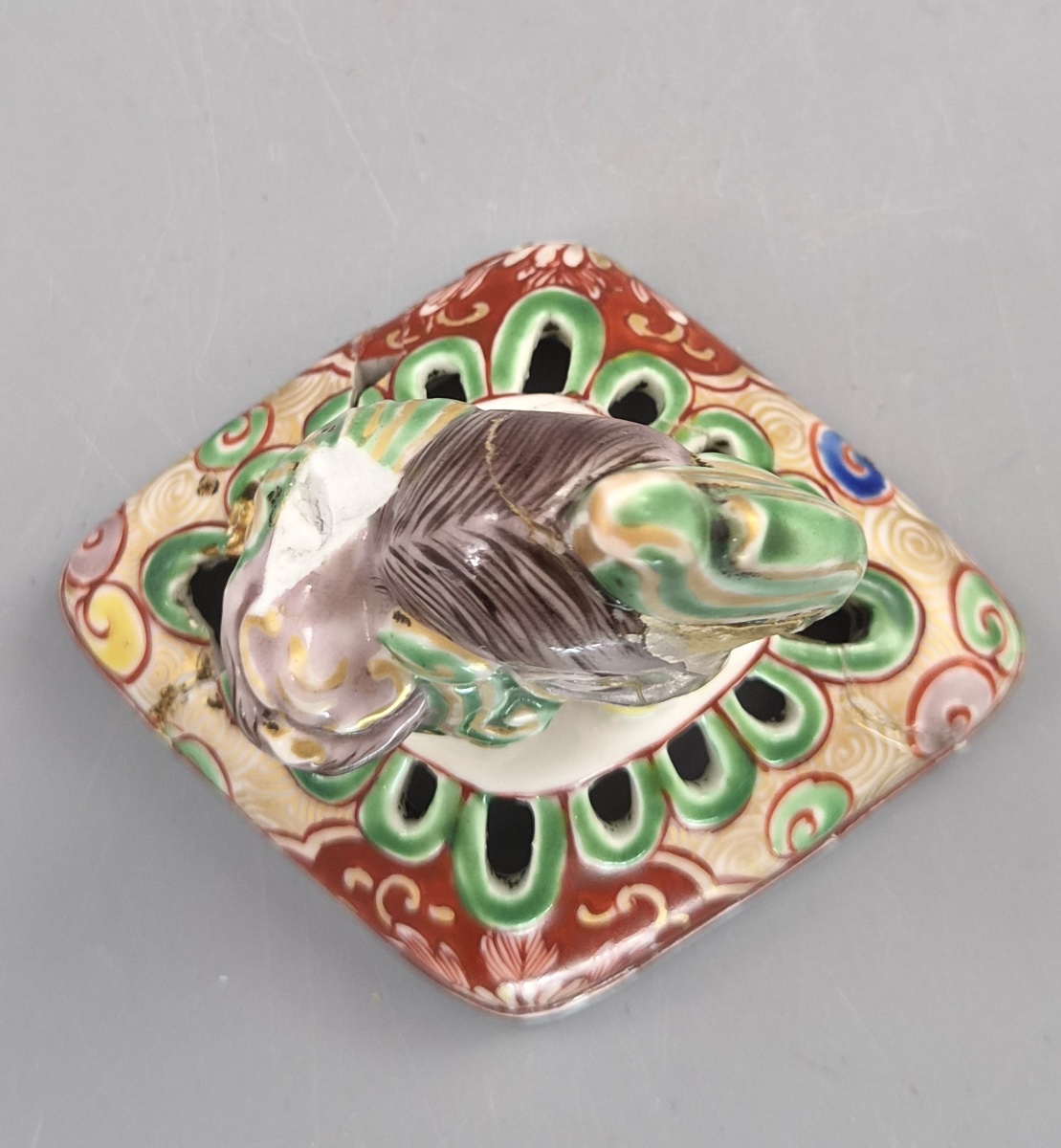 Japanese Kutani Porcelain Koro Incense Burner, Karashishi Finial, Meiji 1890-photo-3