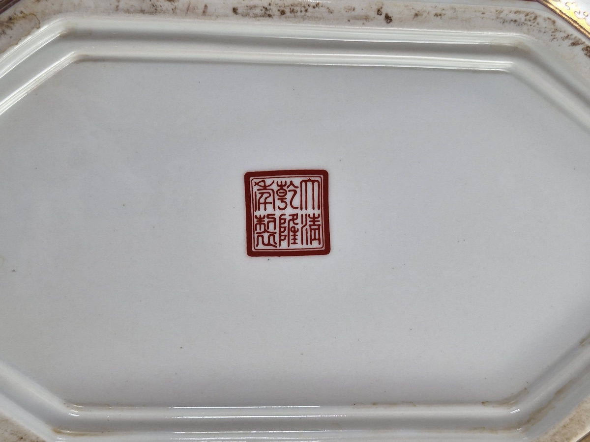 Chinese Famille Rose Octagonal Tray, Garden Court Scene, Qianlong Mark, Early 20th C-photo-4