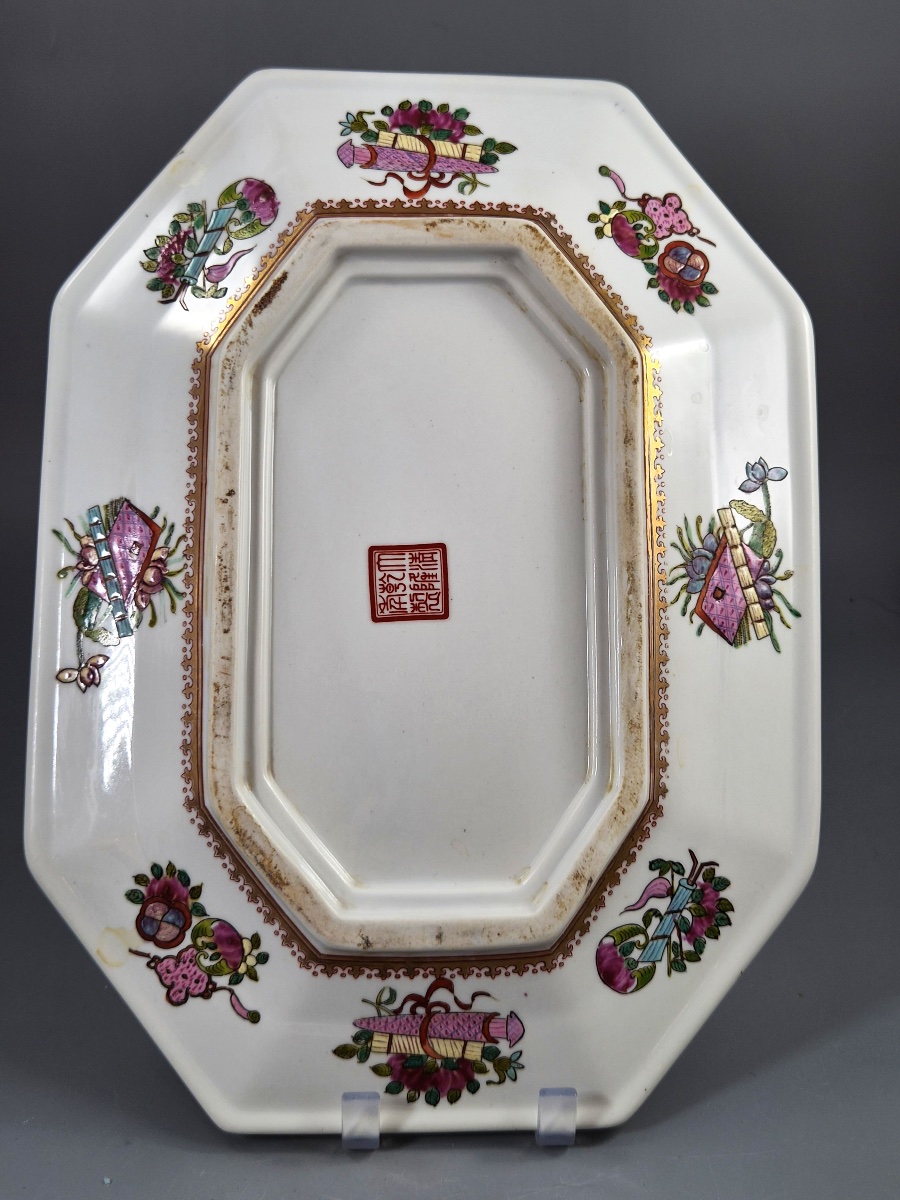 Chinese Famille Rose Octagonal Tray, Garden Court Scene, Qianlong Mark, Early 20th C-photo-1