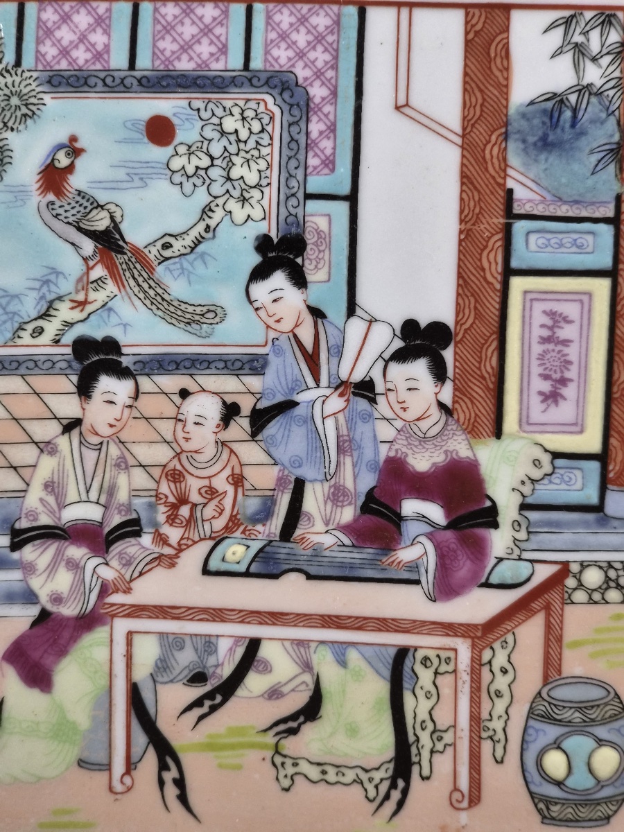 Chinese Famille Rose Octagonal Tray, Garden Court Scene, Qianlong Mark, Early 20th C-photo-3