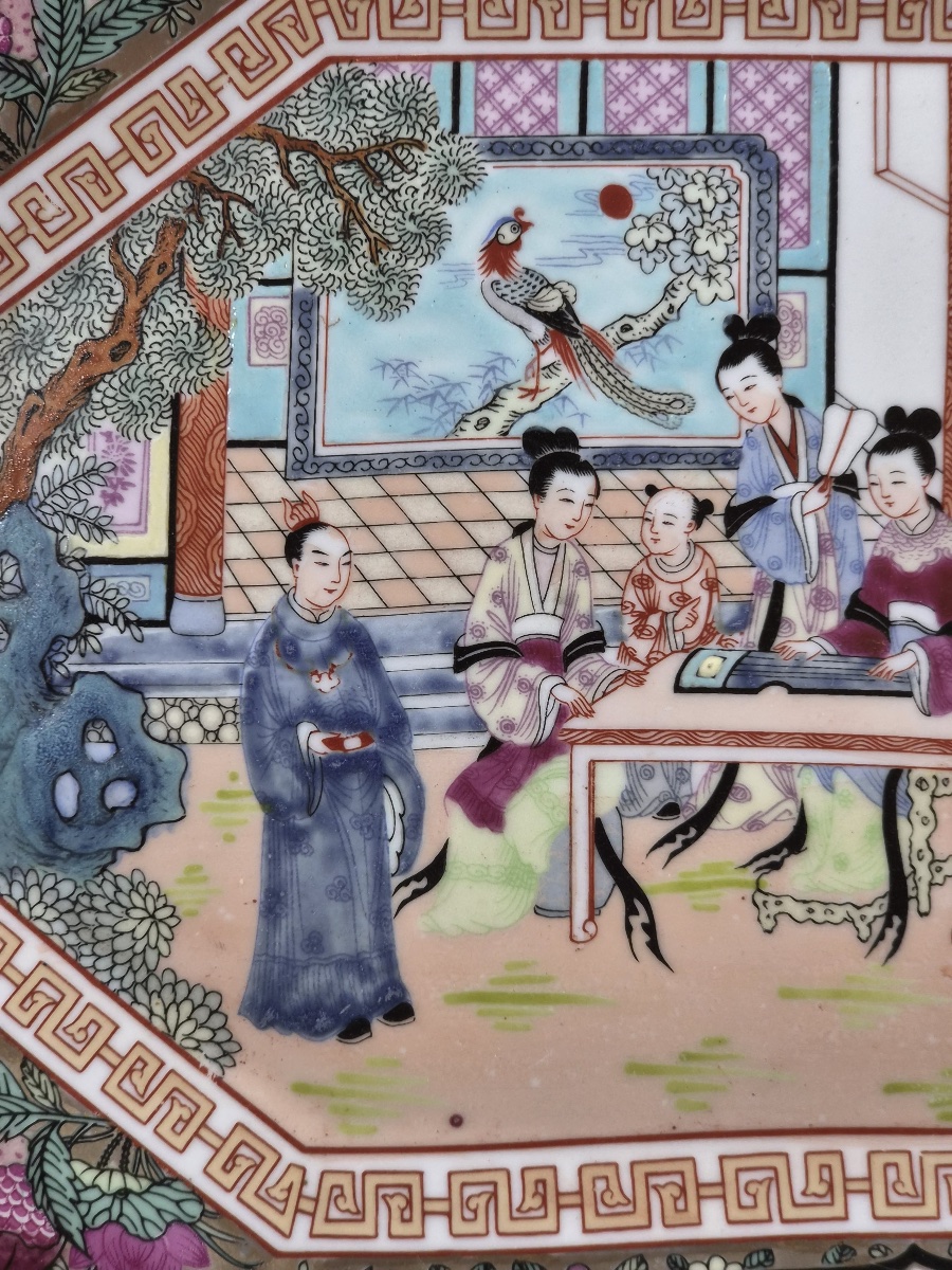 Chinese Famille Rose Octagonal Tray, Garden Court Scene, Qianlong Mark, Early 20th C-photo-6