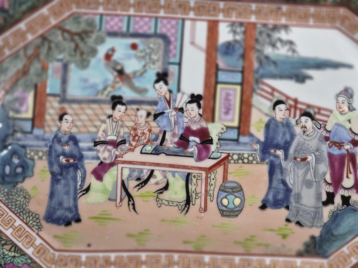 Chinese Famille Rose Octagonal Tray, Garden Court Scene, Qianlong Mark, Early 20th C-photo-8