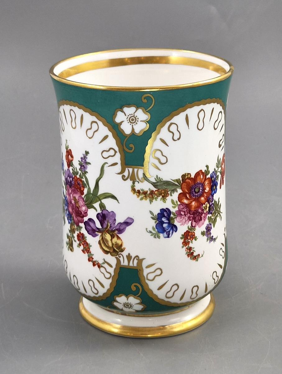 Chope de cabinet en porcelaine de Paris, style Sèvres, fond vert, vers 1850-photo-1