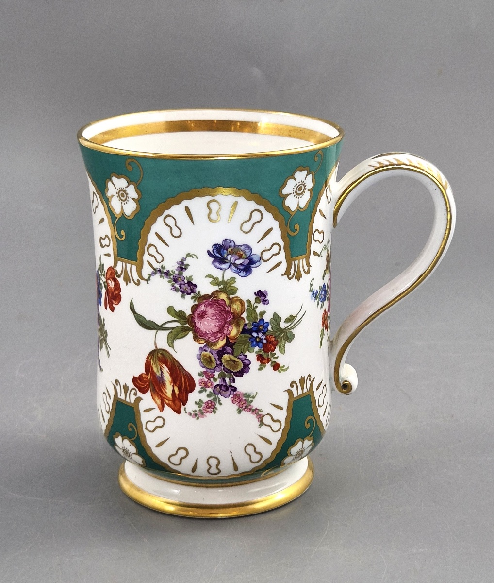 Chope de cabinet en porcelaine de Paris, style Sèvres, fond vert, vers 1850