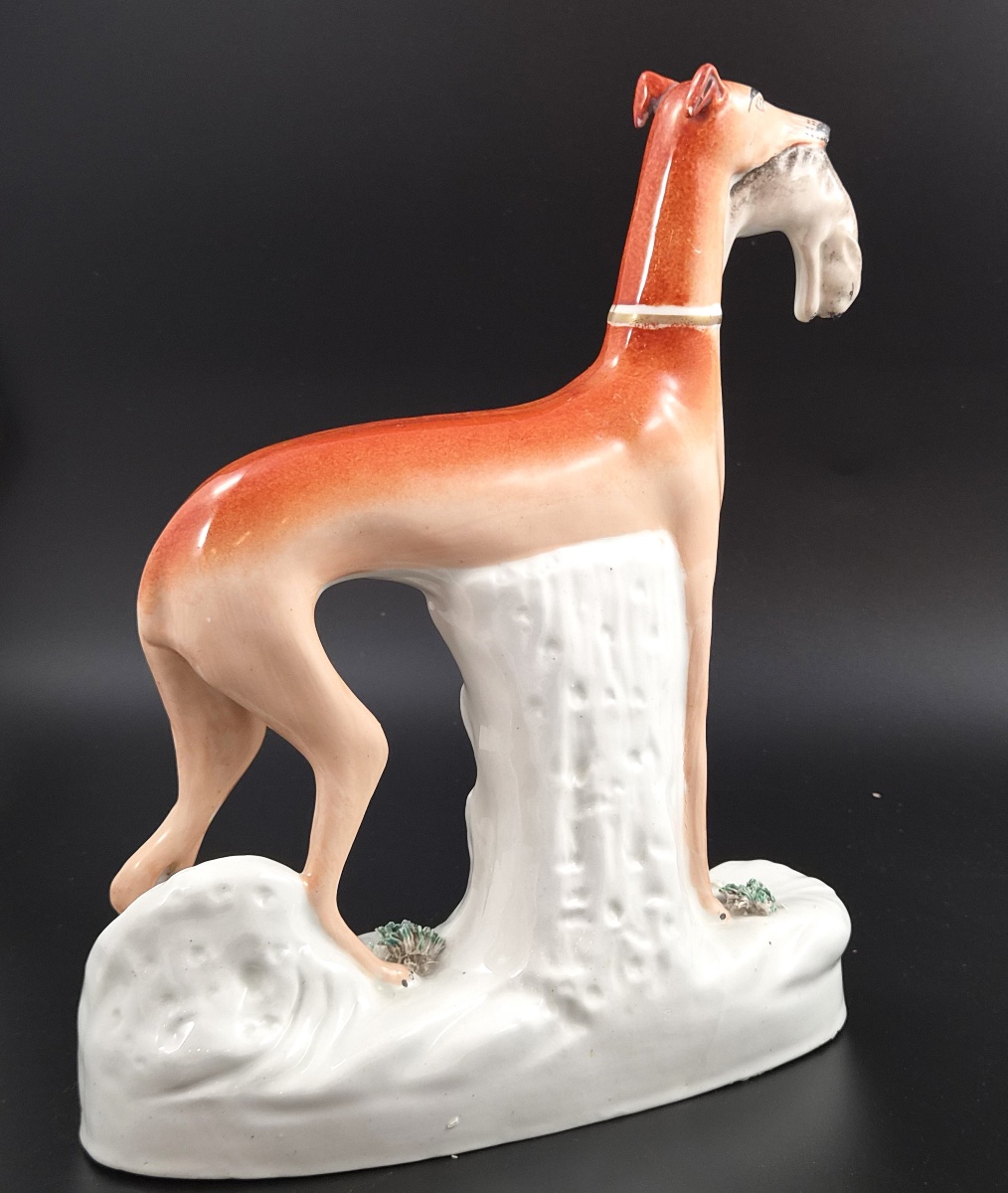 Paire de grands lévriers Staffordshire victoriens au lièvre, Angleterre, vers 1850-photo-2