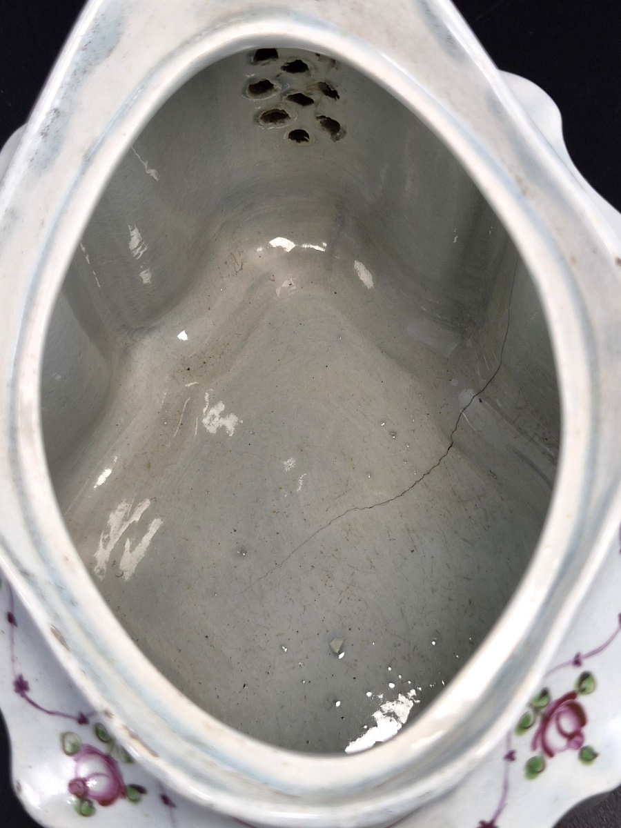 Théière anglaise en faïence forme commode, prise à la veuve éplorée, vers 1810-photo-2