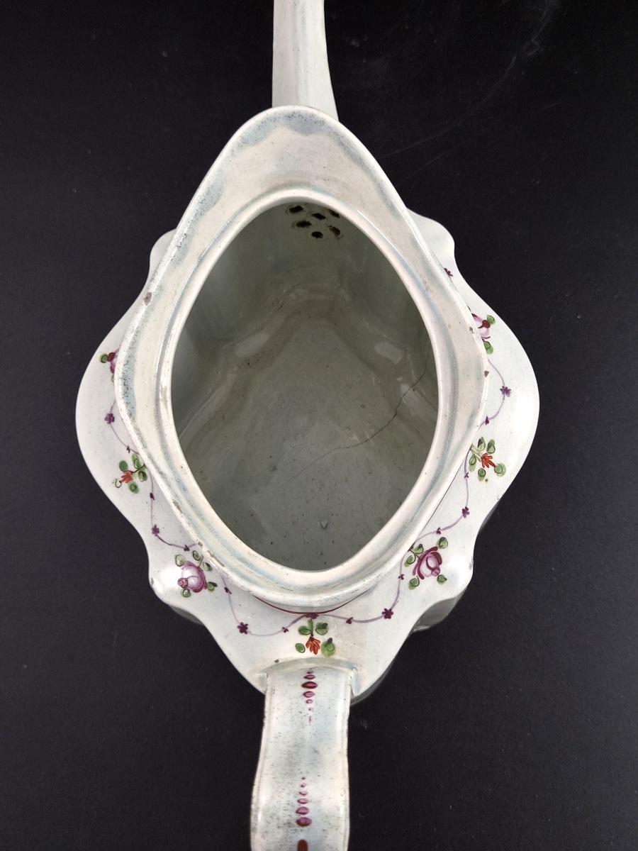Théière anglaise en faïence forme commode, prise à la veuve éplorée, vers 1810-photo-3