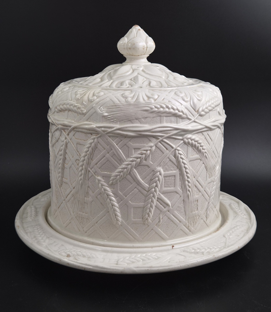 Cloche à fromage victorienne en ironstone blanc et son plat, blé et treillage, v.1875-photo-2