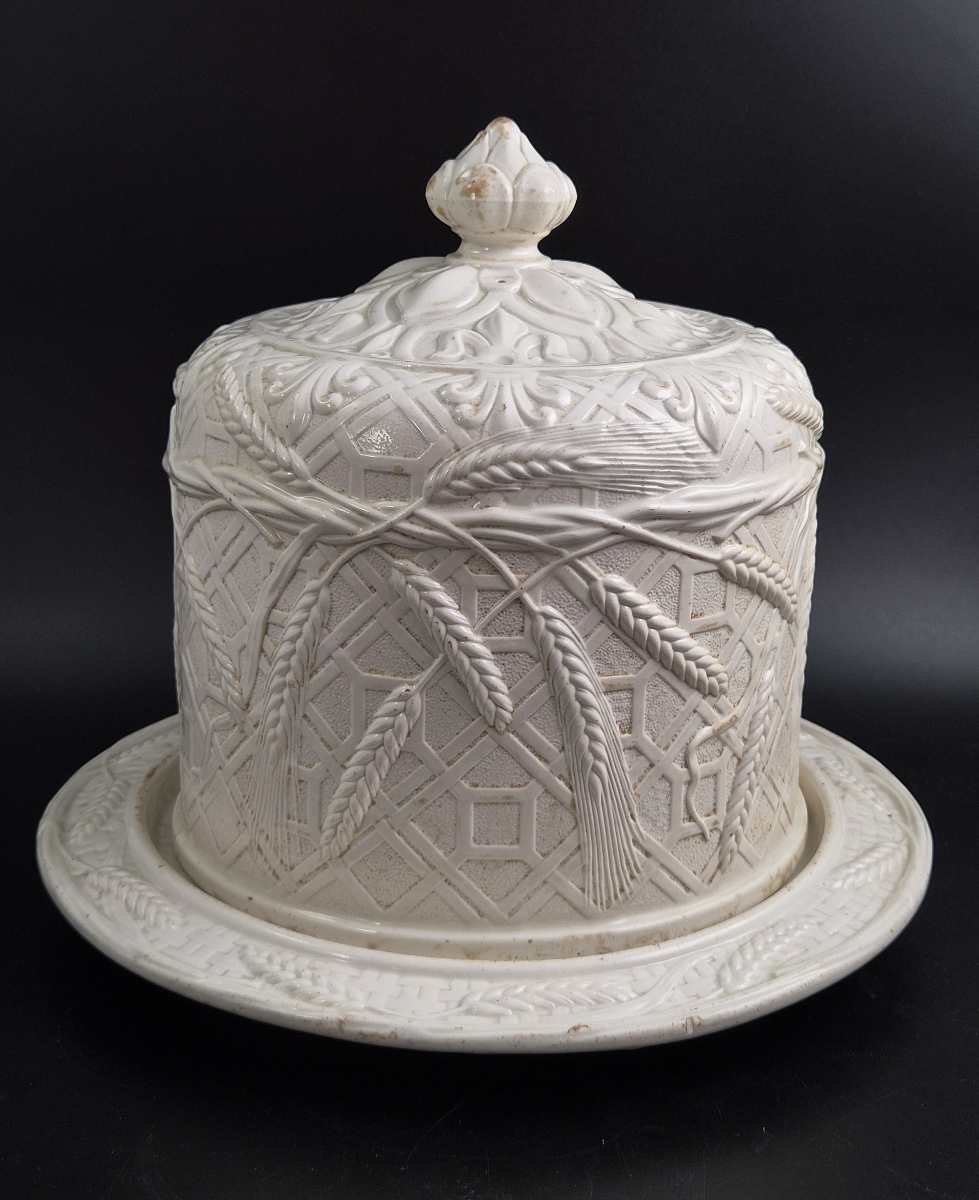 Cloche à fromage victorienne en ironstone blanc et son plat, blé et treillage, v.1875-photo-3