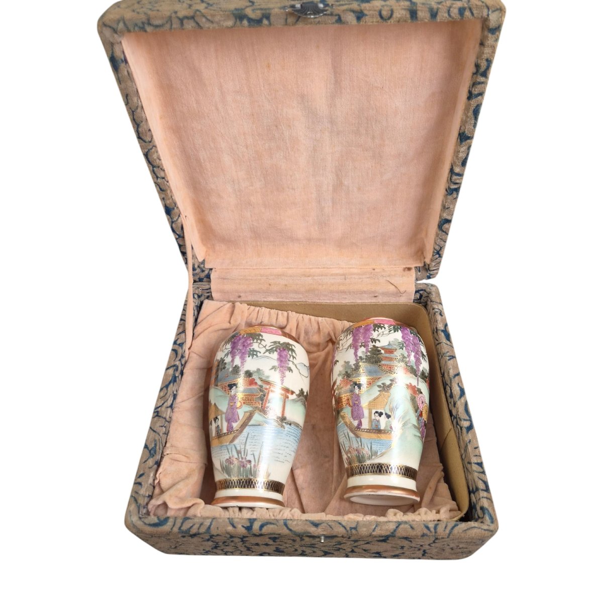Pair Of Japanese Satsuma Vases, Featuring Wisteria And A Landscape, In Their Original Box, Circa 1910–1920-photo-2