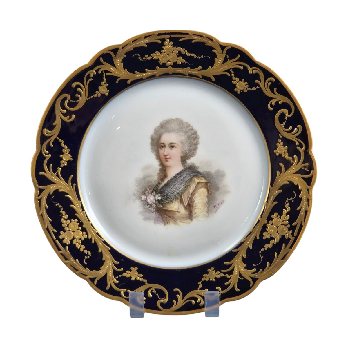 Assiette portrait en porcelaine bleu cobalt, style Sèvres, Mme Élisabeth, vers 1870–1890-photo-2