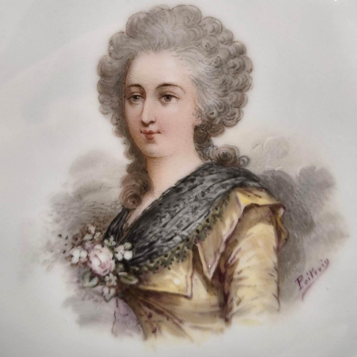 Assiette portrait en porcelaine bleu cobalt, style Sèvres, Mme Élisabeth, vers 1870–1890-photo-2