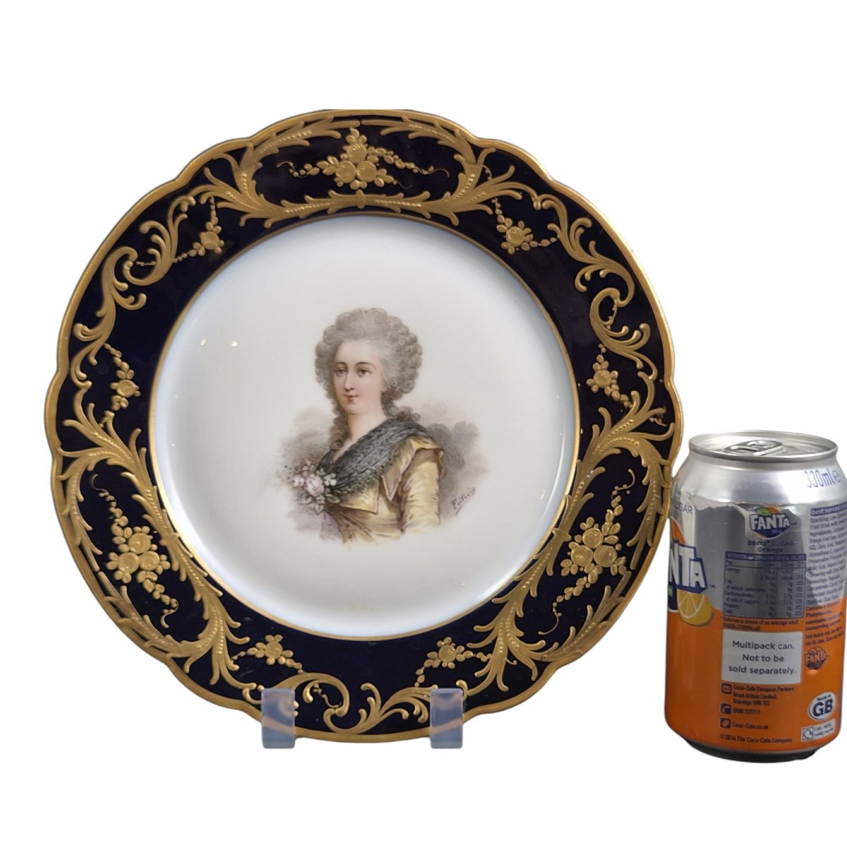 Assiette portrait en porcelaine bleu cobalt, style Sèvres, Mme Élisabeth, vers 1870–1890-photo-6
