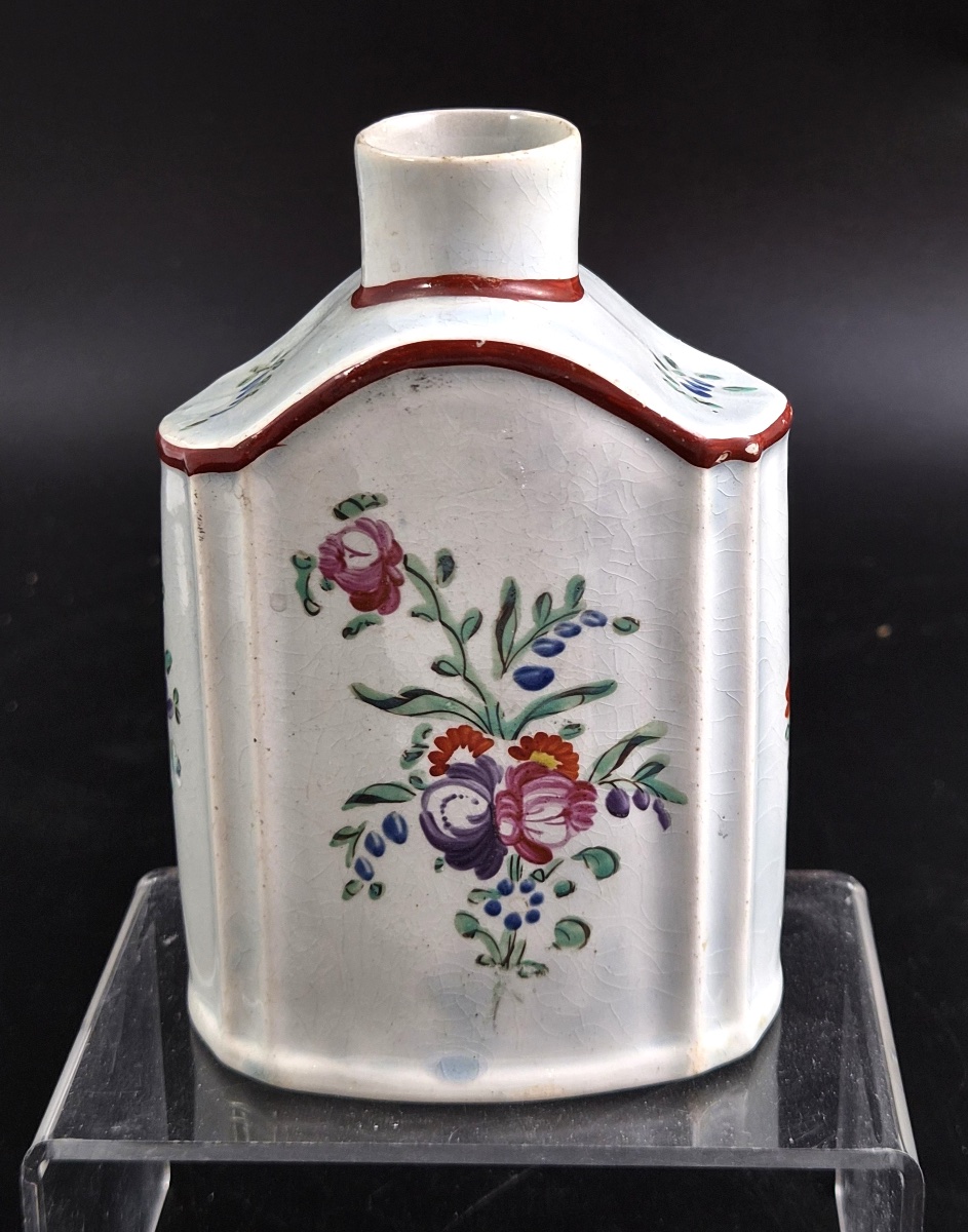 Boîte à thé de la Leeds Pottery aux émaux floraux, double marque, vers 1780-photo-3