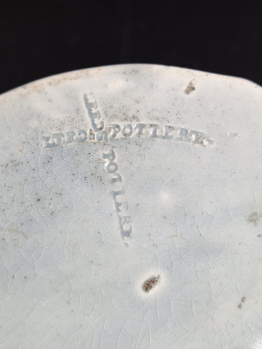 Boîte à thé de la Leeds Pottery aux émaux floraux, double marque, vers 1780-photo-4