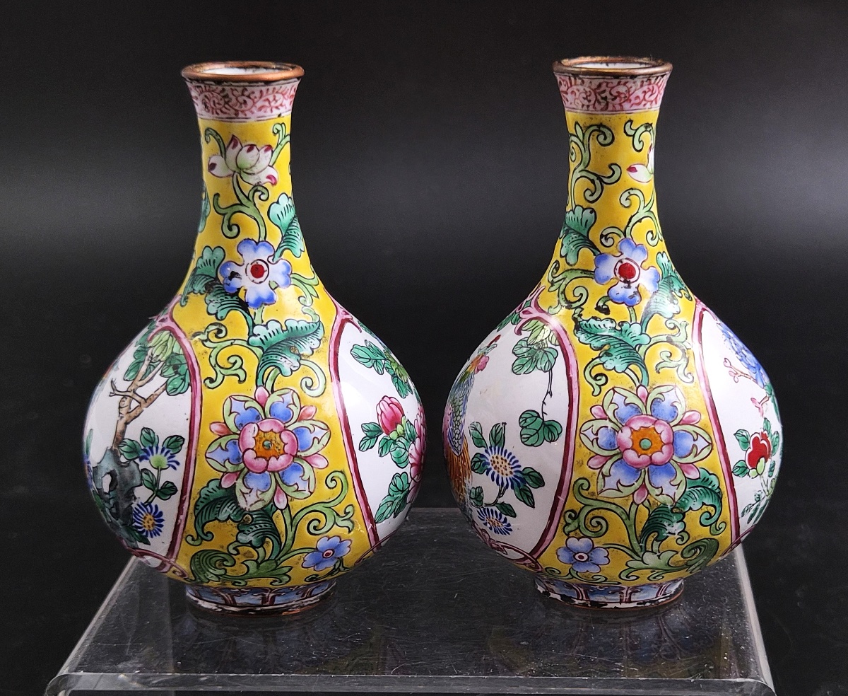 Paire de vases miniatures en émail de Canton, coq et pivoine, fond jaune, XIXe siècle-photo-4