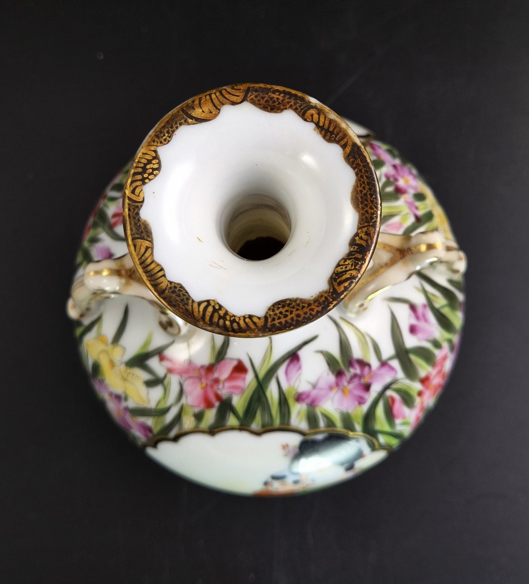 Paire de vases en porcelaine de Yokohama, époque Meiji, atelier Takasaka Toemon-photo-3