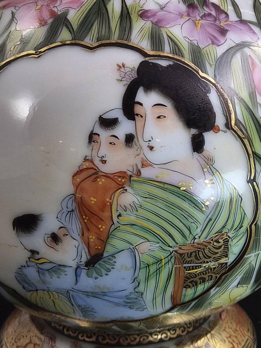 Paire de vases en porcelaine de Yokohama, époque Meiji, atelier Takasaka Toemon-photo-5