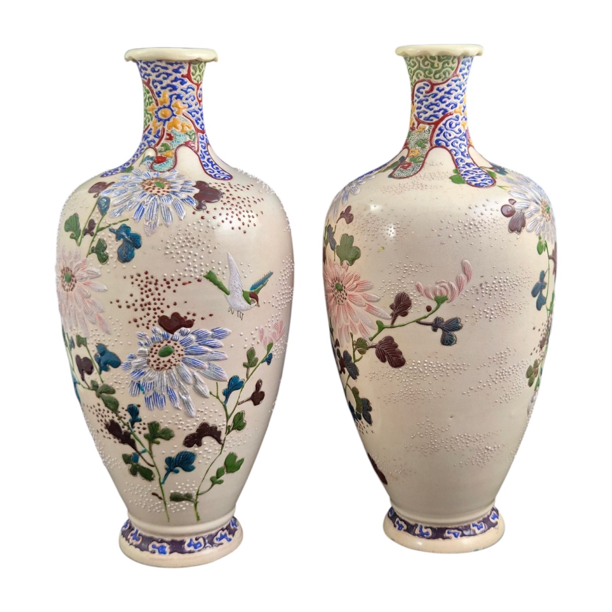 Paire de Vases Satsuma de Kyoto à Moriage, Époque Meiji, Style Chikusai, vers 1890-photo-4