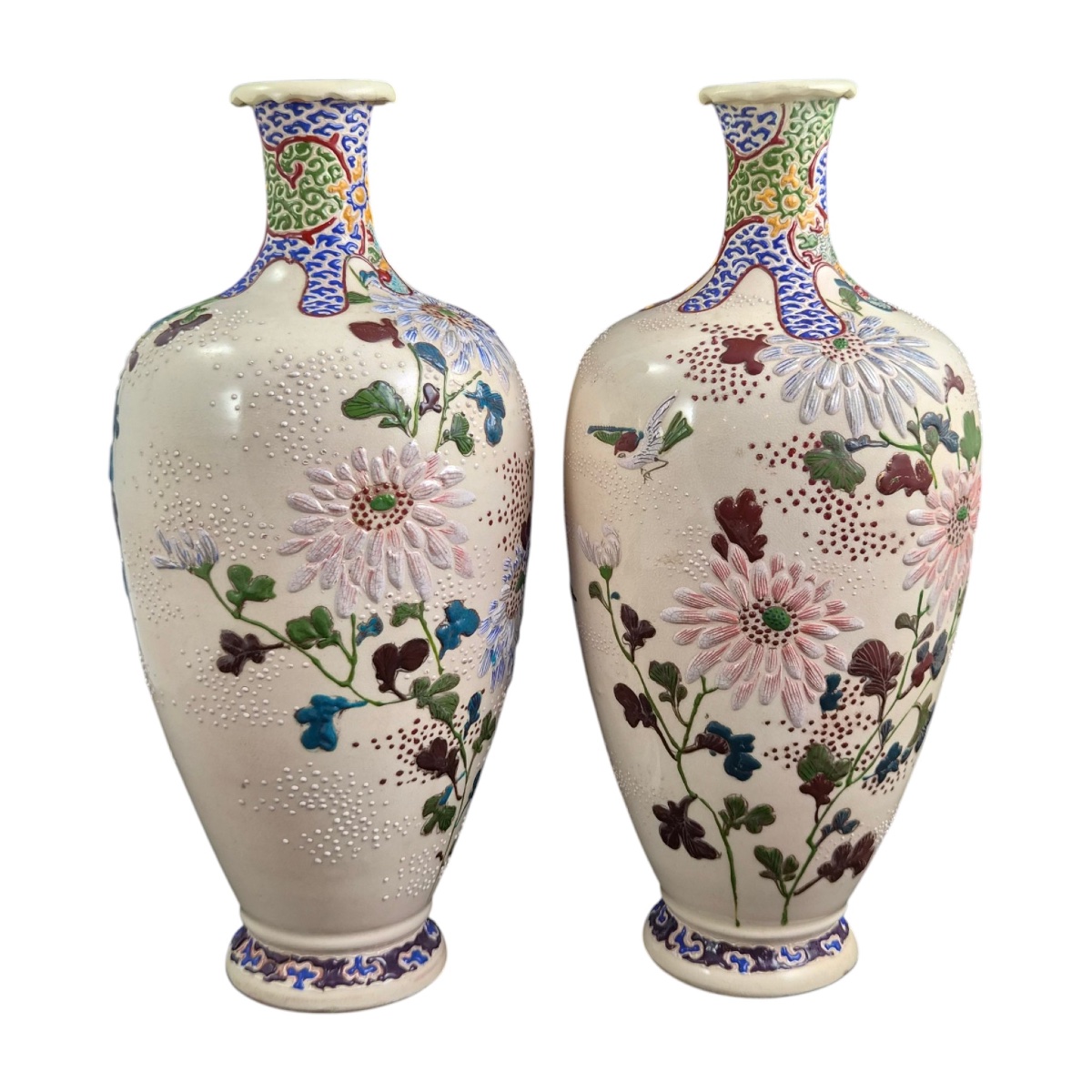 Paire de Vases Satsuma de Kyoto à Moriage, Époque Meiji, Style Chikusai, vers 1890-photo-2