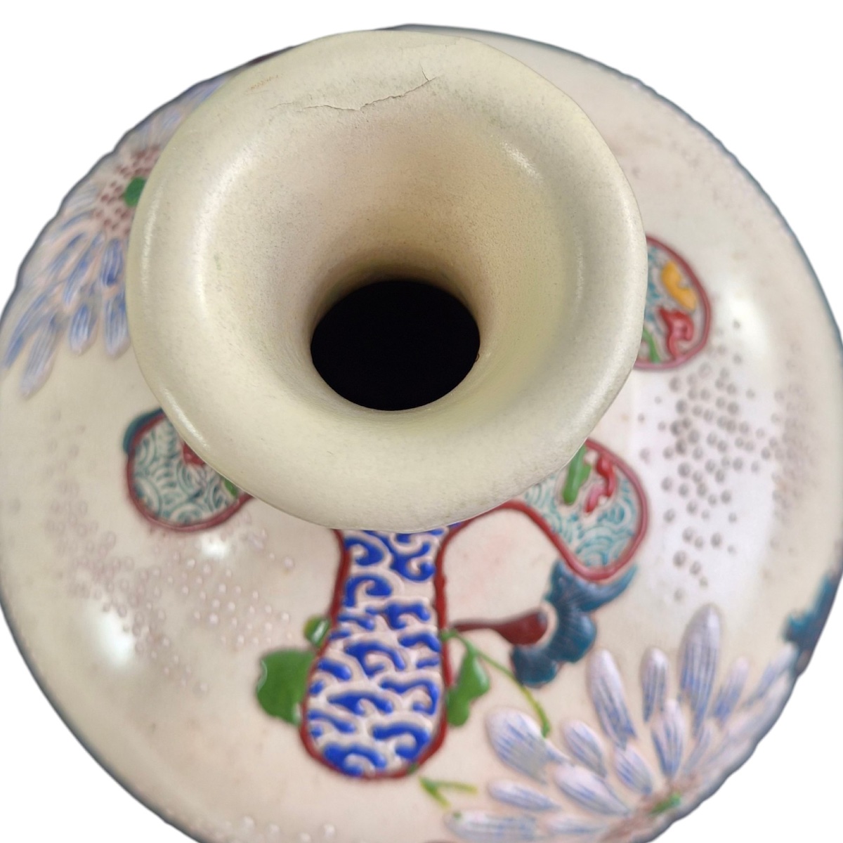 Paire de Vases Satsuma de Kyoto à Moriage, Époque Meiji, Style Chikusai, vers 1890-photo-4