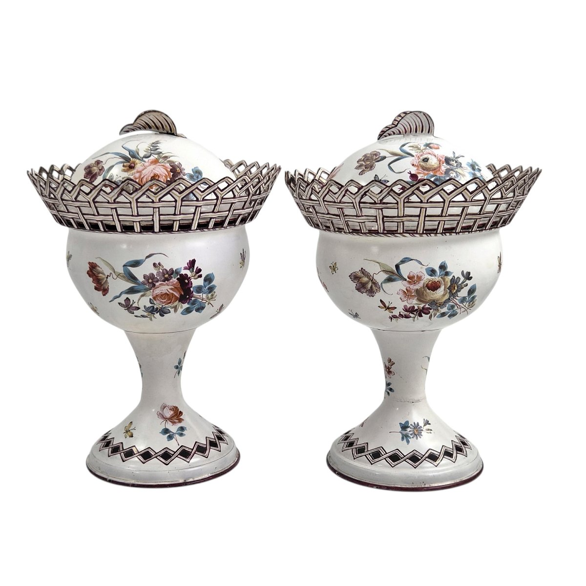 Paire de Vases en Tôle Peinte Ajourée Fond Blanc, Époque Empire-photo-3