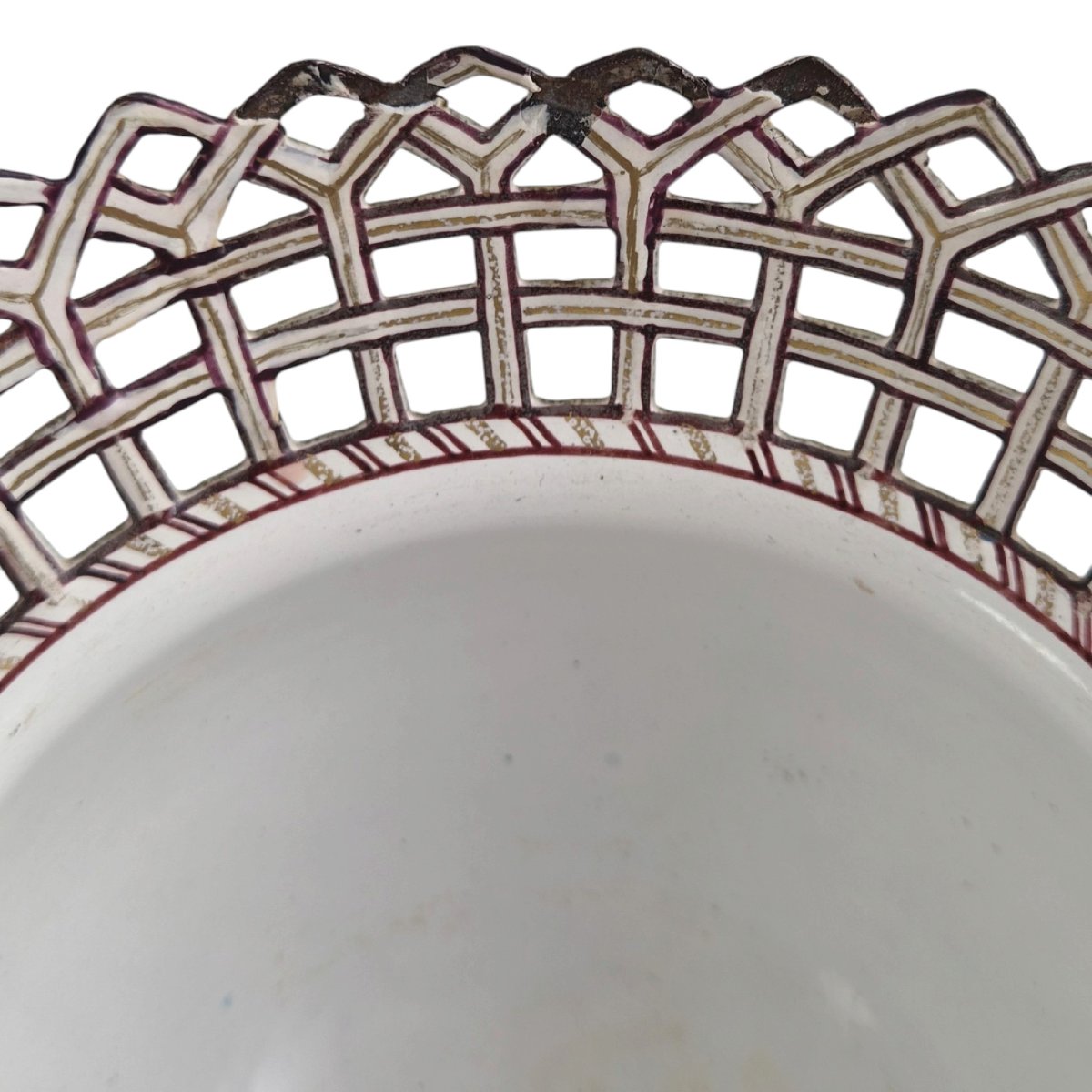 Paire de Vases en Tôle Peinte Ajourée Fond Blanc, Époque Empire-photo-6
