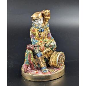 Figurine Ancienne En Porcelaine « Garçon Avec Singes » De Satsuma, Japon, Période Meiji 