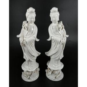 Paire d'Anciennes Figurines En Porcelaine Blanc De Chine Guan Yin De La Dynastie Qing