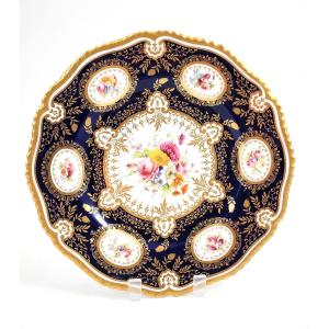 Assiette de cabinet Royal Worcester, 1903, fond cobalt, fleurs peintes, or
