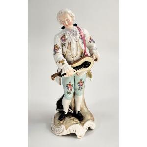 Samson, Paris – Figurine en porcelaine « Galant à la vielle », vers 1880.