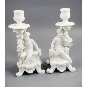 Paire rare et ancienne de bougeoirs figuratifs Minton (putti), vers 1820