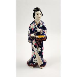 Antique Japanese Kutani Bijin Musician With Shime-daiko, Meiji C. 1890