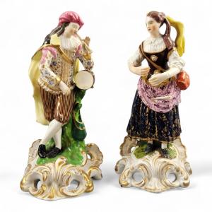 Derby Porcelain “idyllic Musicians”, Bloor Period C.1815 – Finely Modelled And Richly Enamelled